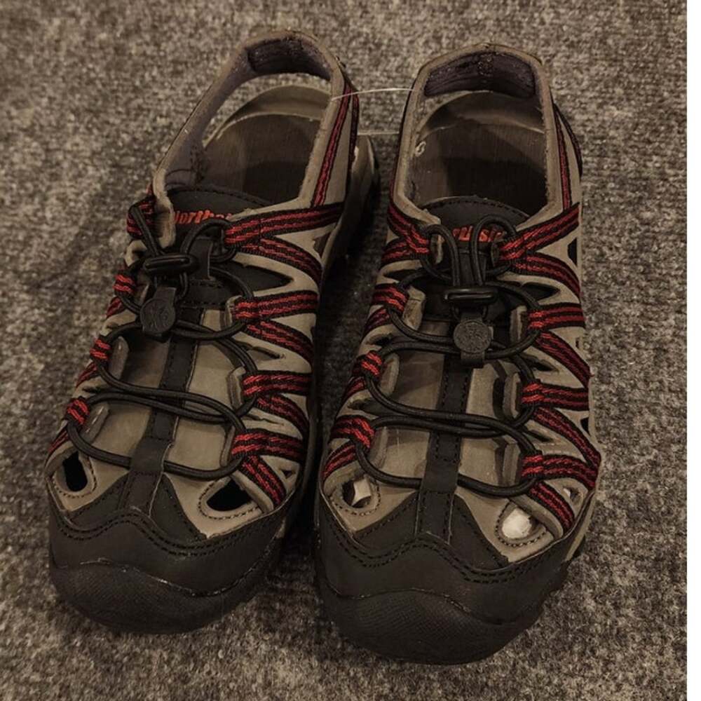Northside Mens Size 3 Gray Red Closed Toe Heel Strap Sandals NWOT